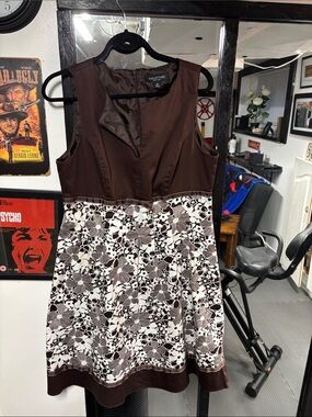 Perceptions Brown and White Sleeveless Floral Lace Midi Dress